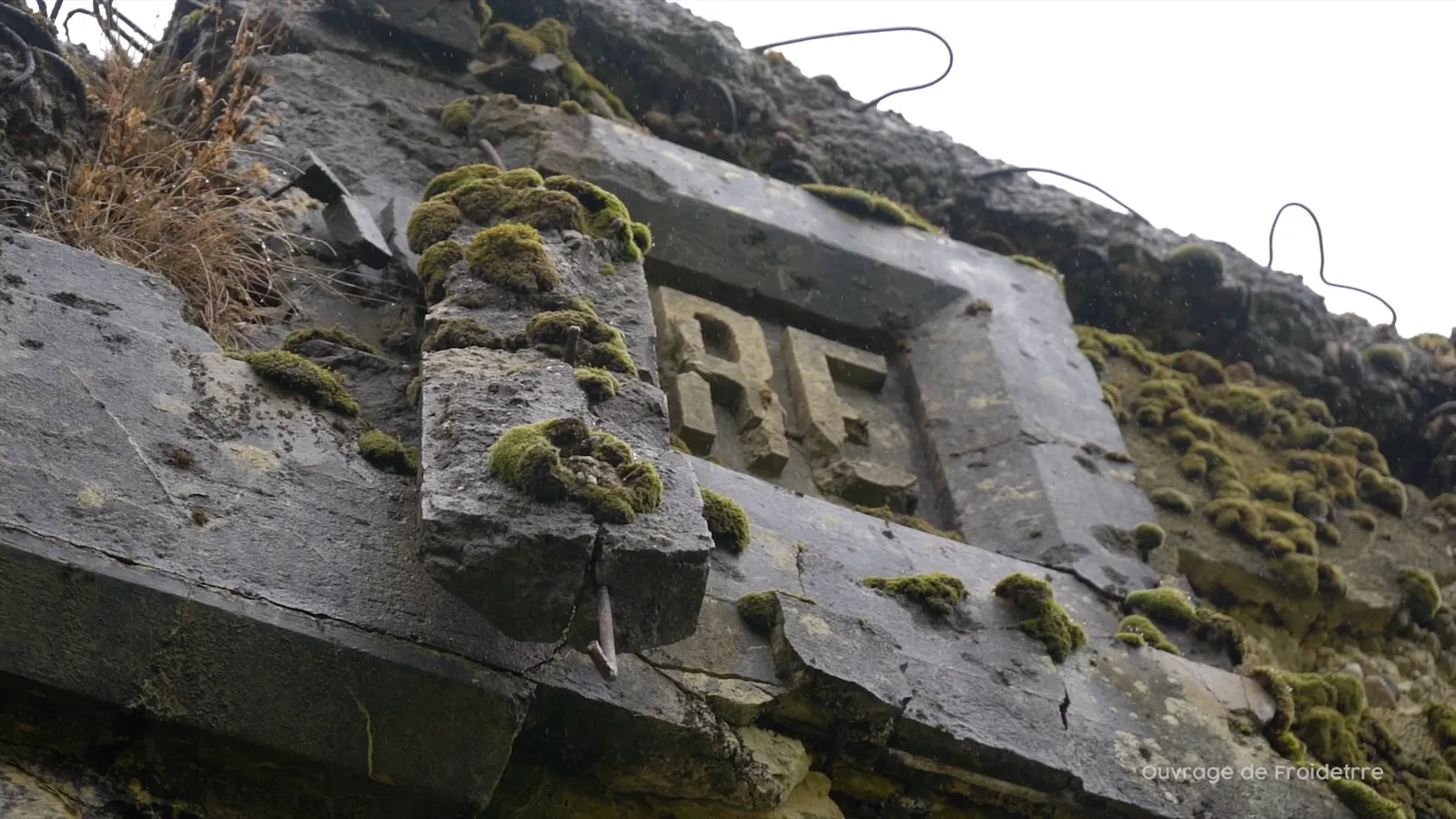 Pierre gravée RF de l'ouvrage de Froideterre